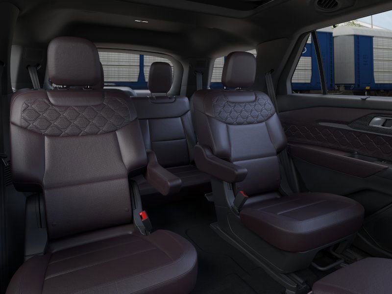 2025 Ford Explorer Platinum photo 4