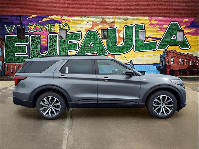 2025 Ford Explorer ST-Line photo 8