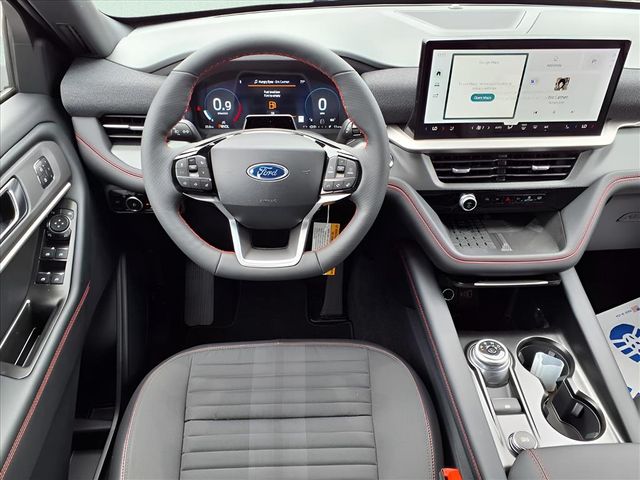 2025 Ford Explorer ST-Line photo 9