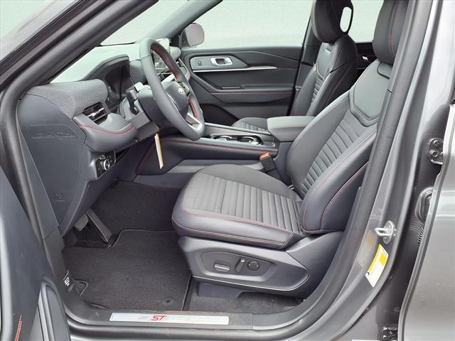 2025 Ford Explorer ST-Line photo 22