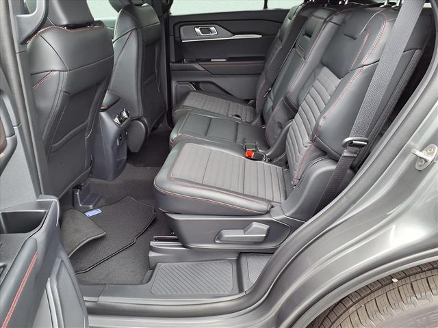 2025 Ford Explorer ST-Line photo 23