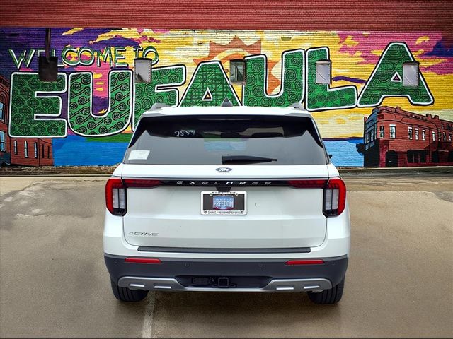 2025 Ford Explorer photo 6