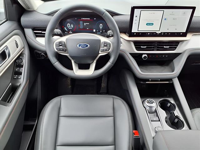 2025 Ford Explorer photo 9