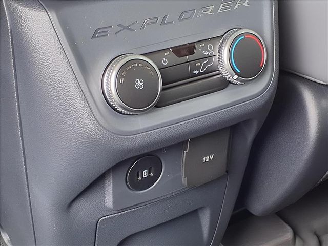2025 Ford Explorer photo 21