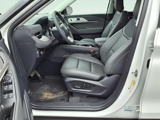 2025 Ford Explorer photo 22