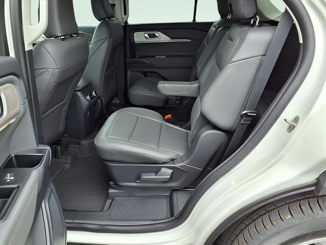 2025 Ford Explorer photo 23