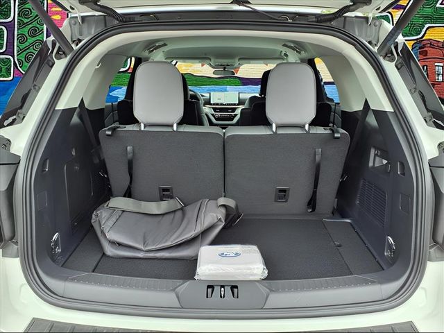 2025 Ford Explorer photo 25