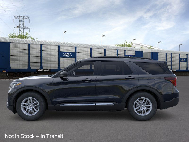 2025 Ford Explorer photo 2
