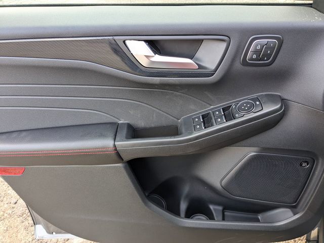 2025 Ford Escape ST-Line Elite photo 12