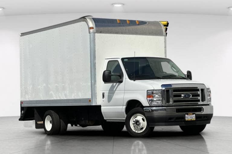 2024 Ford E-450SD Base