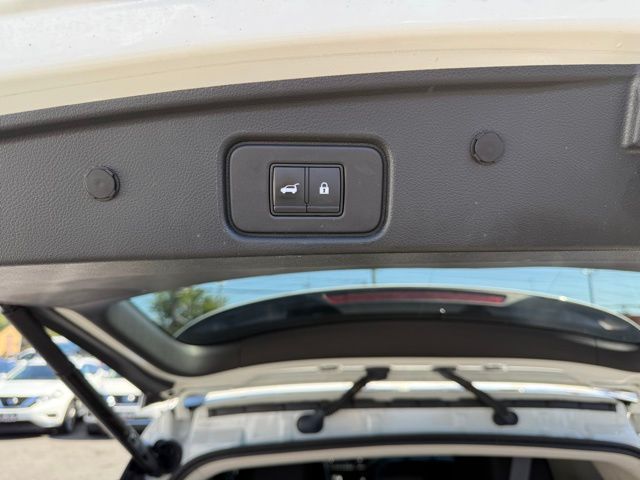 2022 Nissan Pathfinder SV photo 8