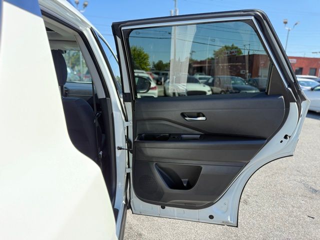 2022 Nissan Pathfinder SV photo 19