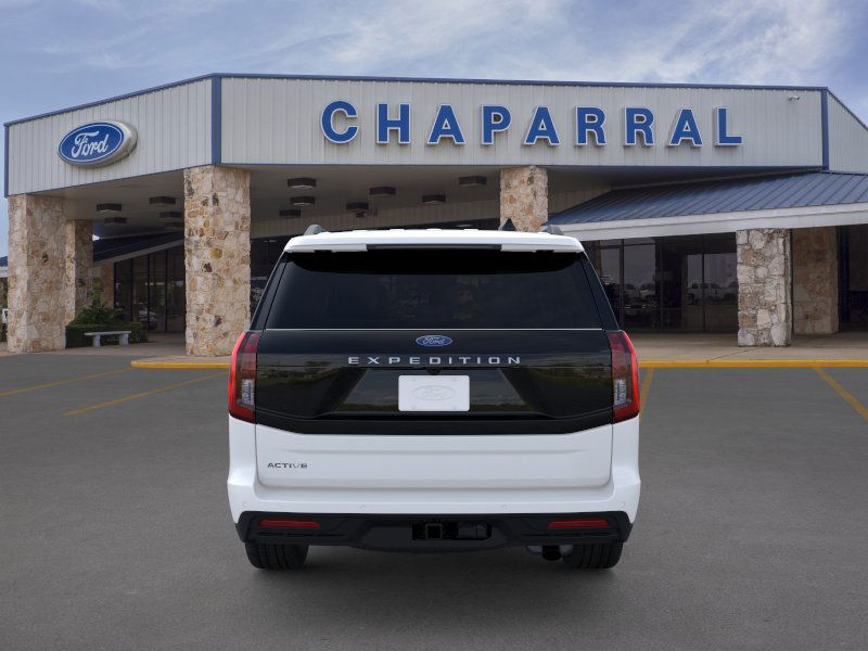 2025 Ford Expedition photo 3