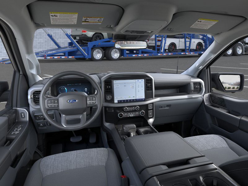 2025 Ford F-150 Lightning XLT photo 8