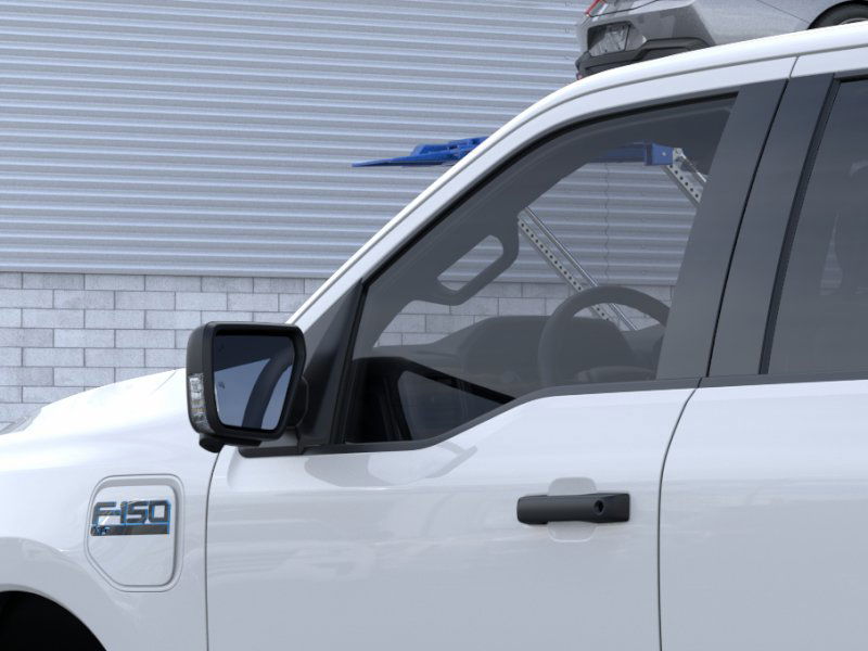 2025 Ford F-150 Lightning XLT photo 18