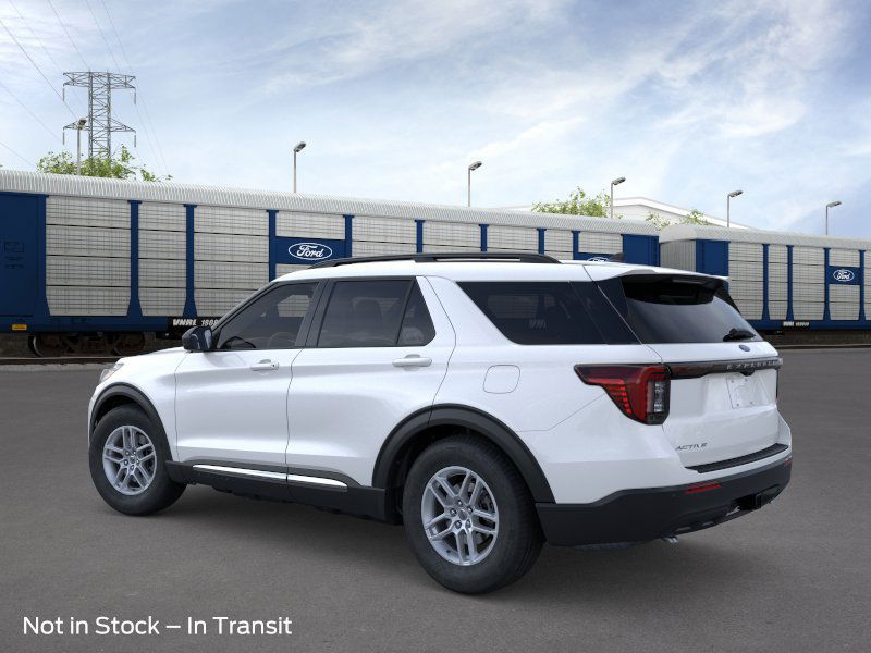 2025 Ford Explorer photo 2