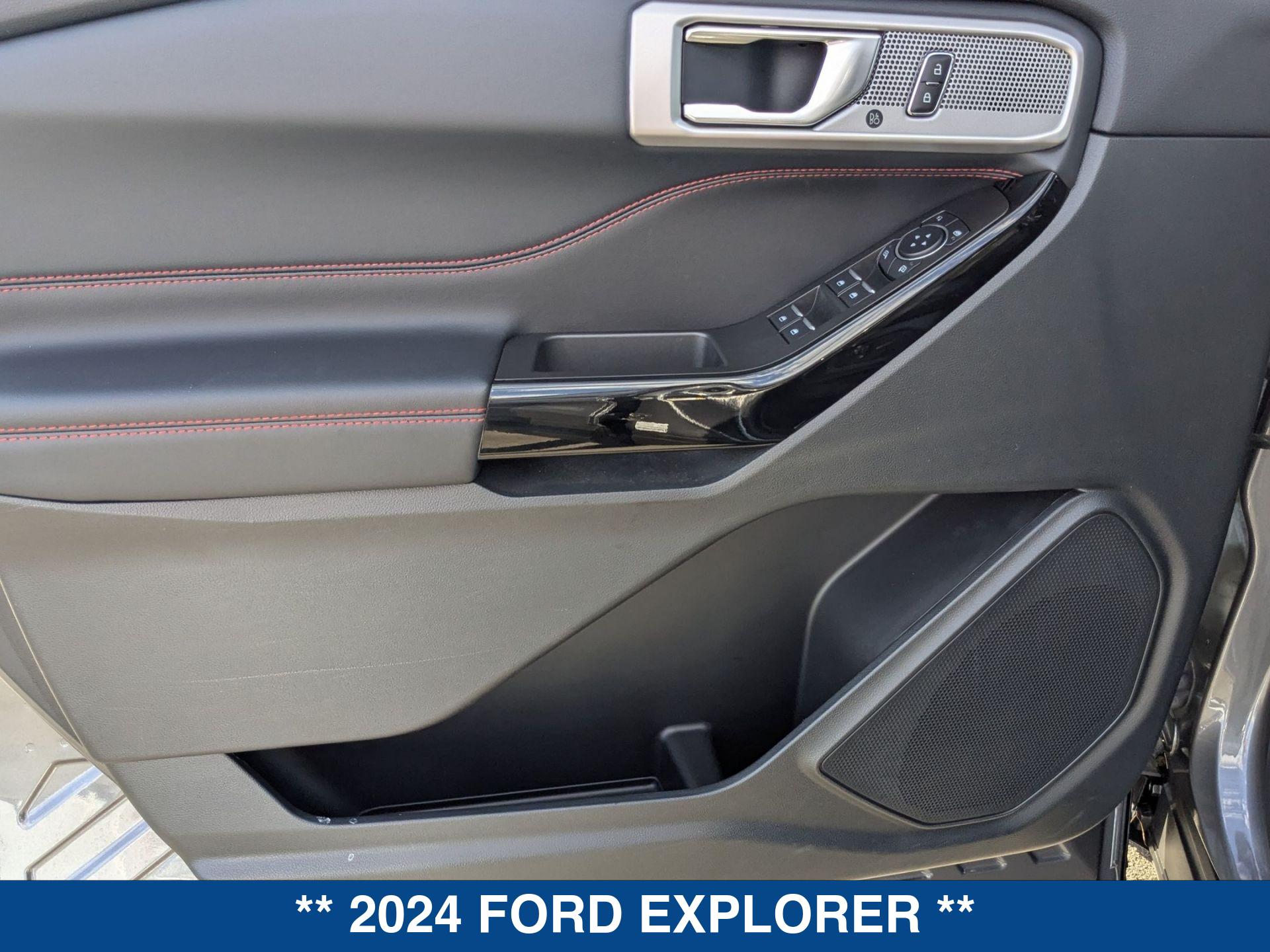 2024 Ford Explorer ST-Line photo 9