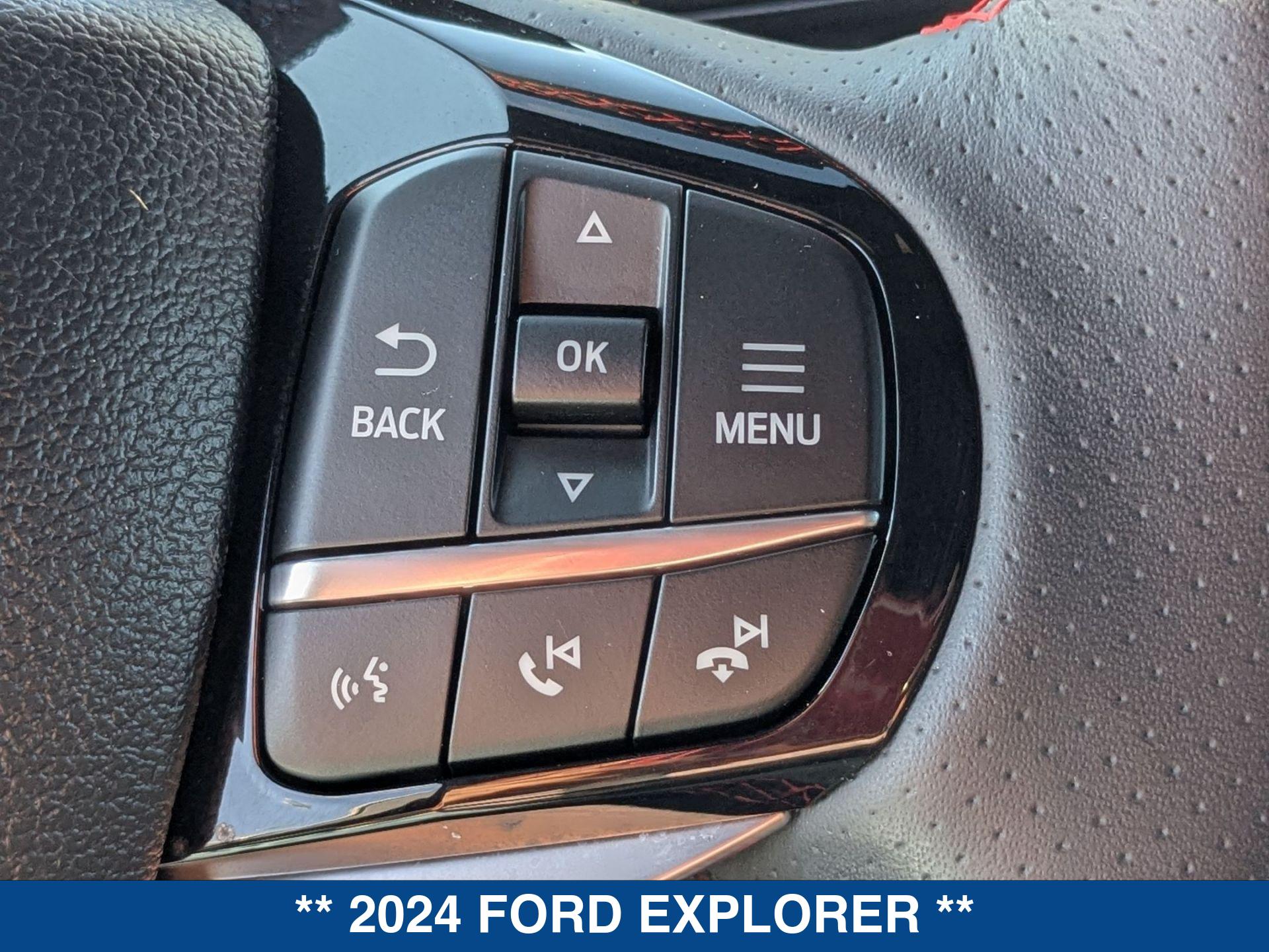 2024 Ford Explorer ST-Line photo 15