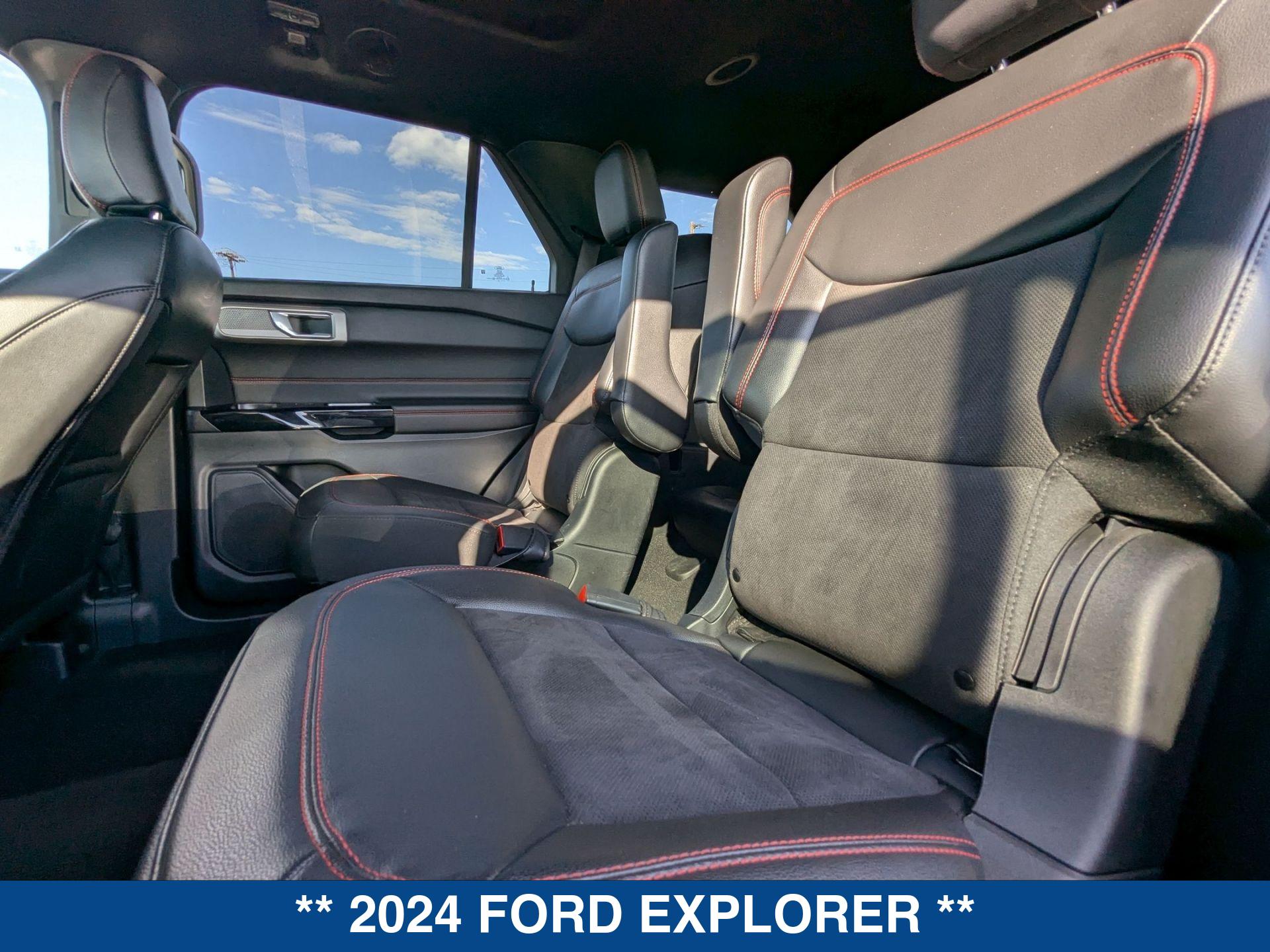 2024 Ford Explorer ST-Line photo 18