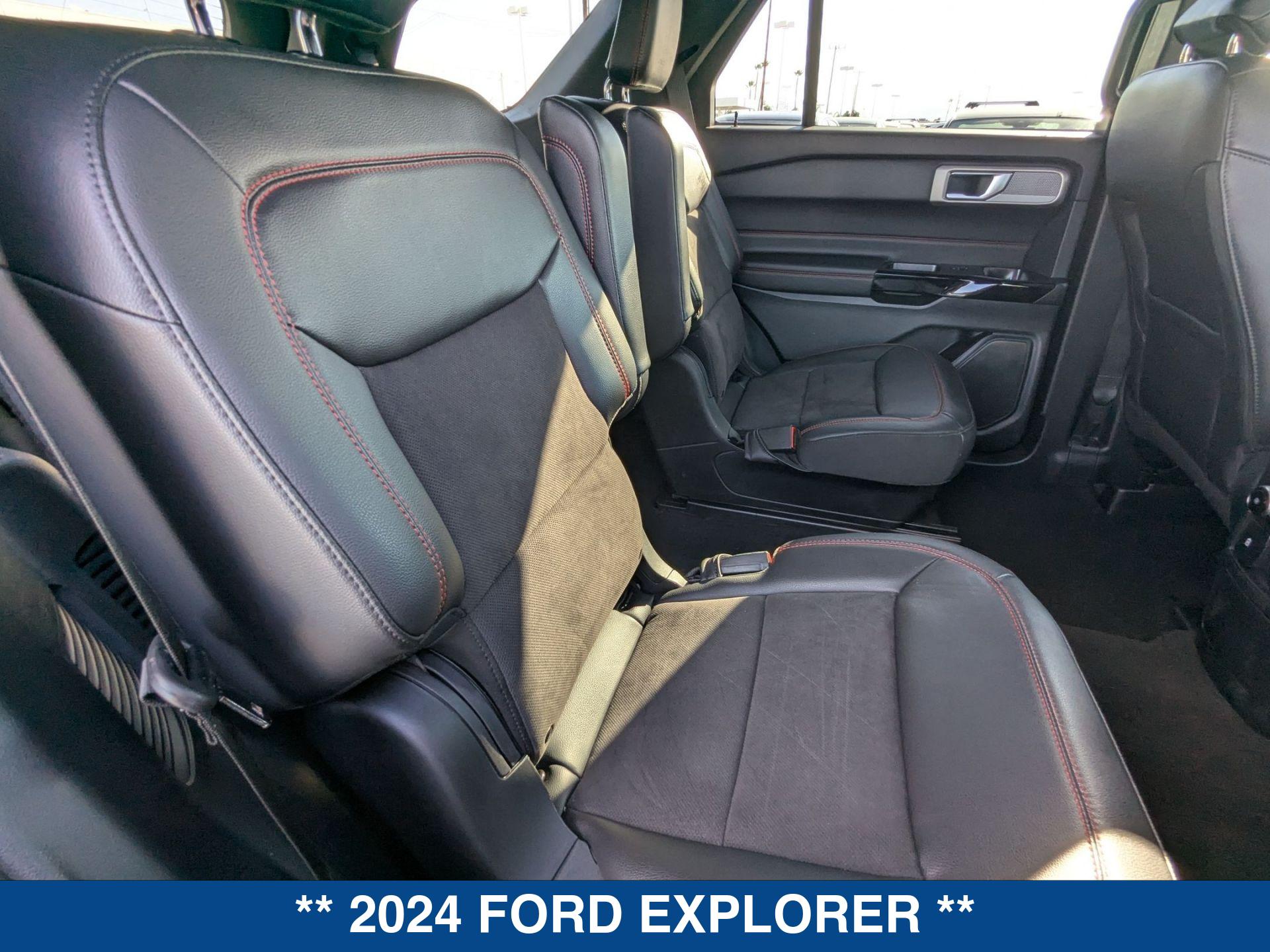 2024 Ford Explorer ST-Line photo 19