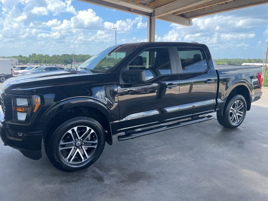 2023 Ford F-150 XL photo 2