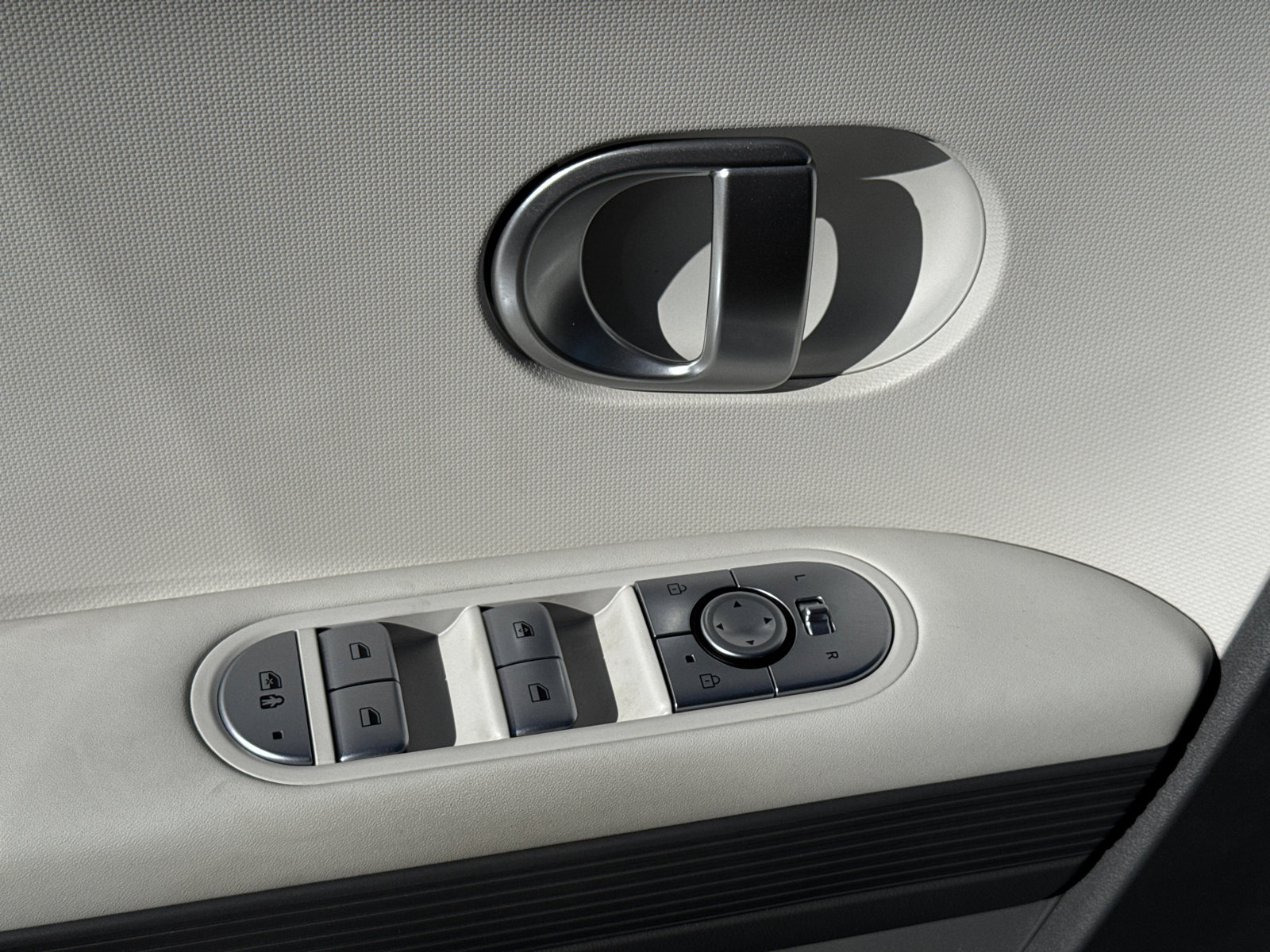 2024 Hyundai Ioniq 5 SE photo 27
