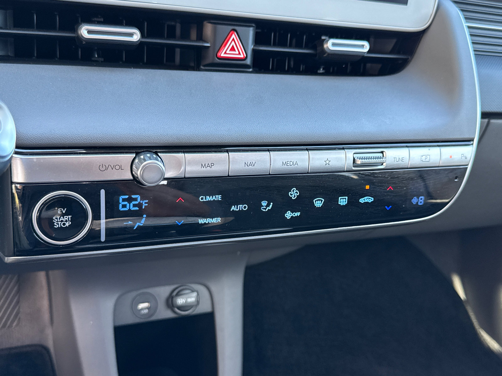 2024 Hyundai Ioniq 5 SE photo 30