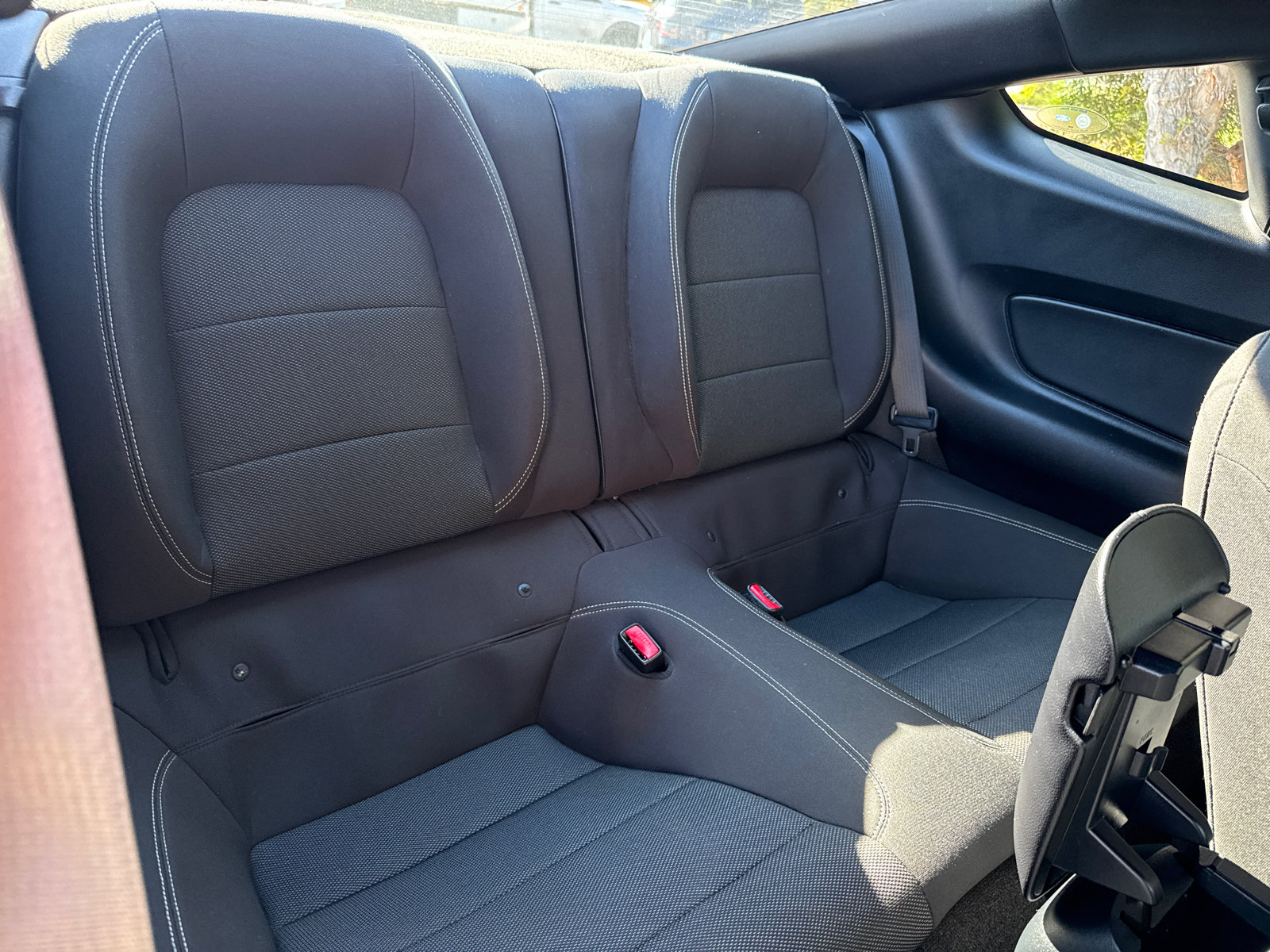 2015 Ford Mustang V6 photo 17