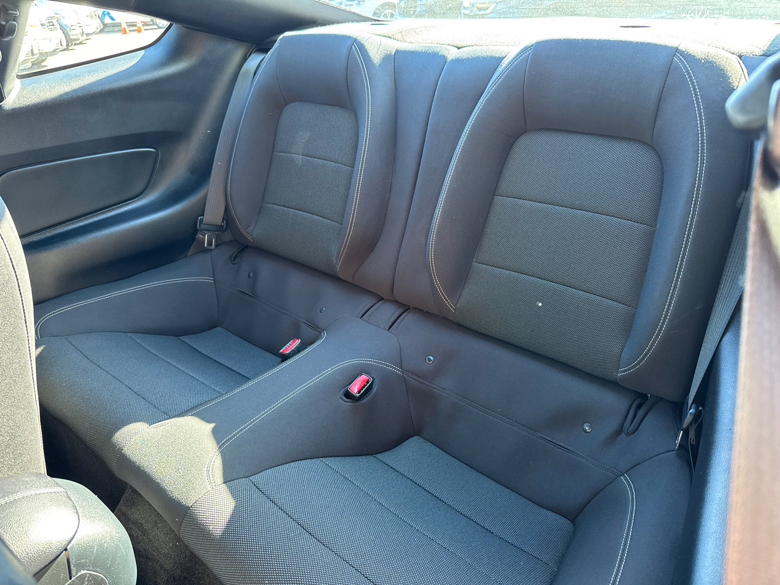 2015 Ford Mustang V6 photo 18