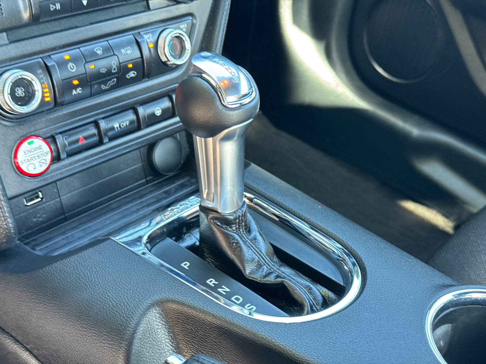2015 Ford Mustang V6 photo 20