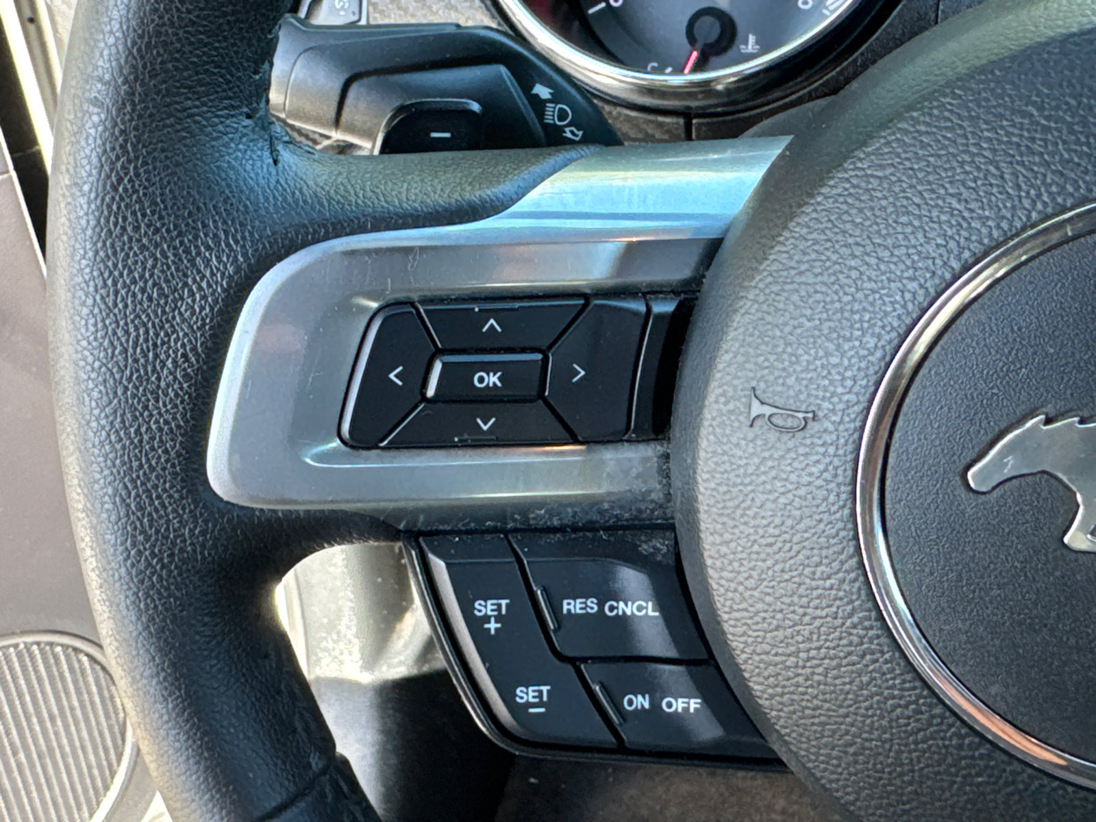 2015 Ford Mustang V6 photo 28