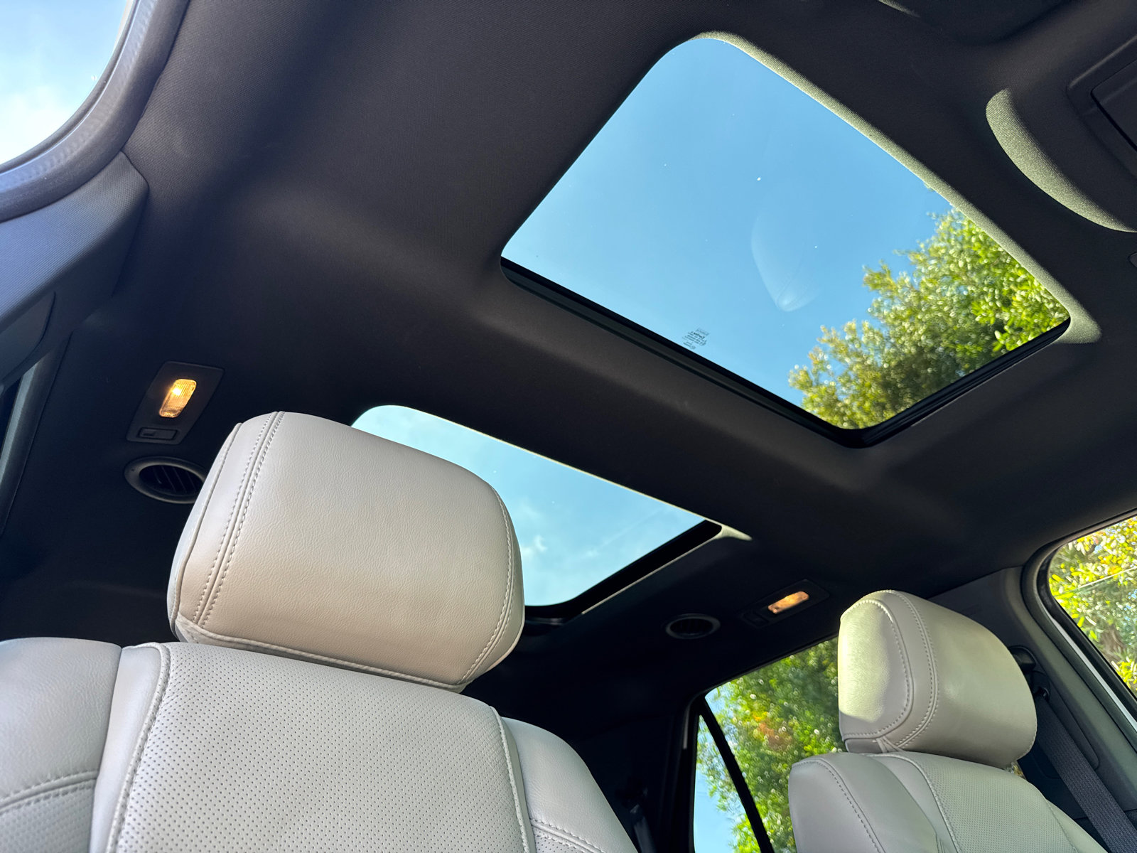 2012 Ford Explorer Limited photo 16