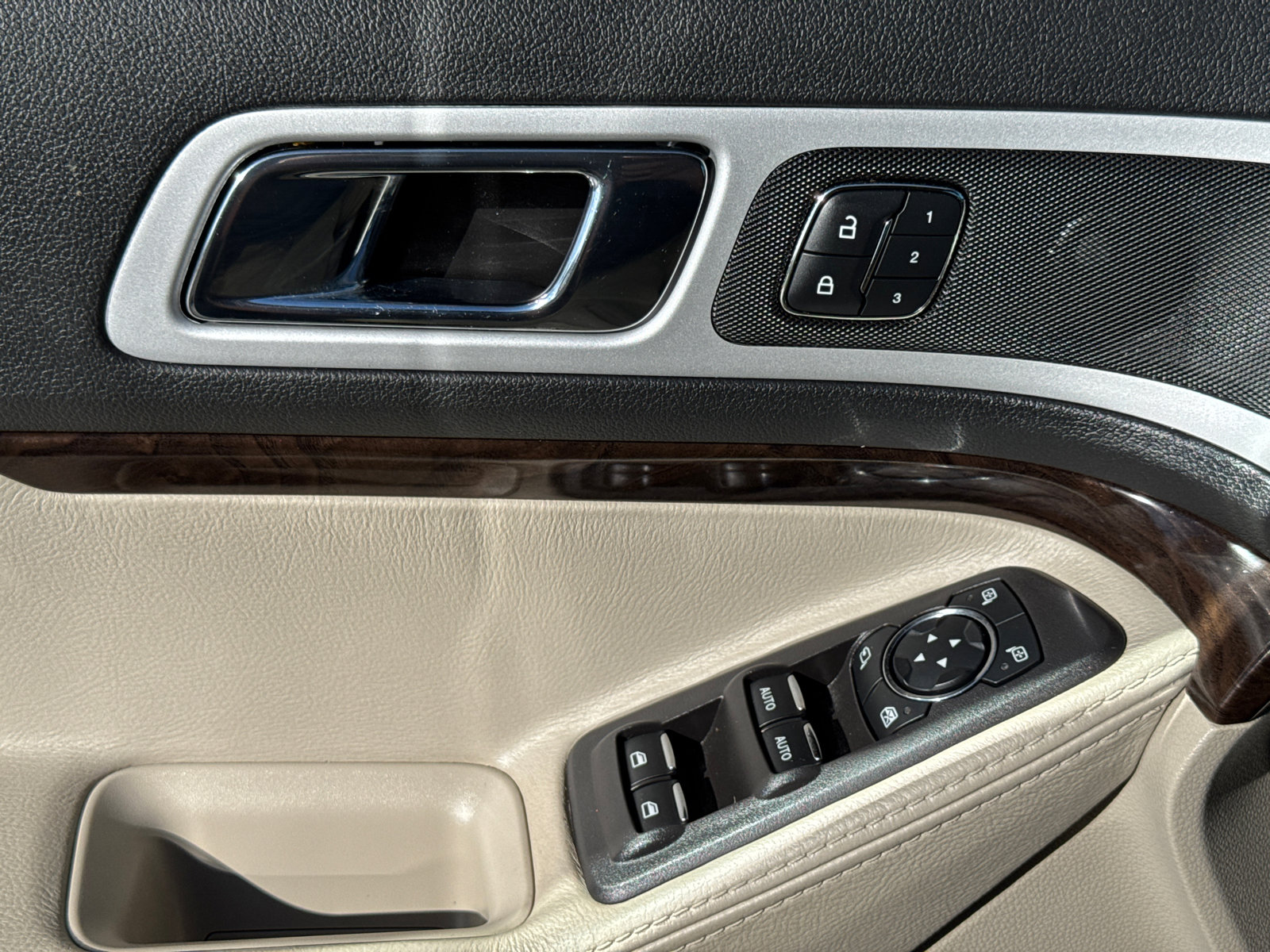2012 Ford Explorer Limited photo 29
