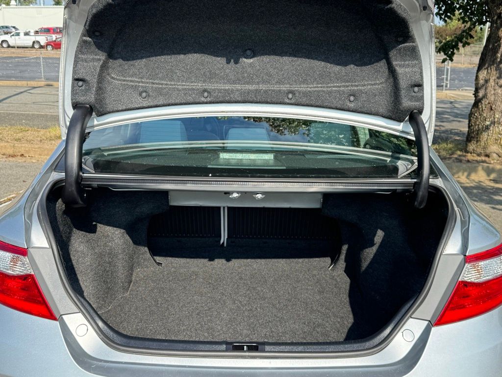 2017 Toyota Camry XLE XSE photo 25