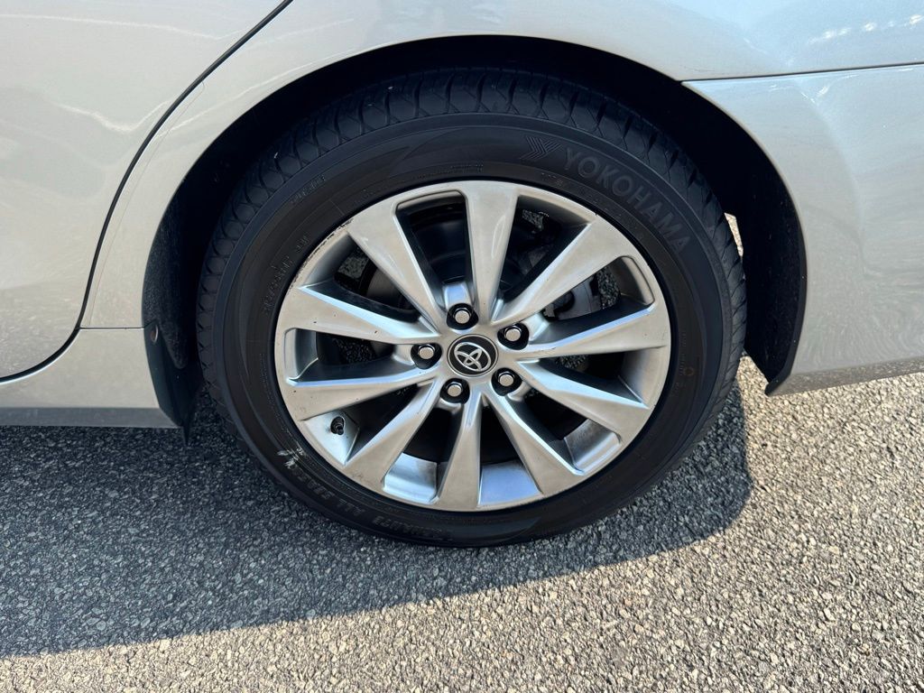 2017 Toyota Camry XLE XSE photo 26