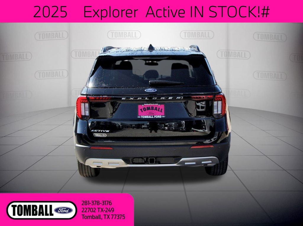 2025 Ford Explorer photo 2