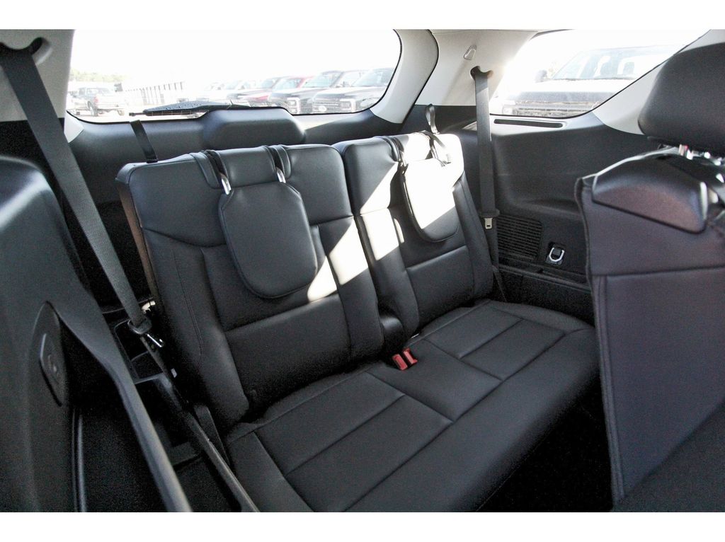 2025 Ford Explorer photo 4