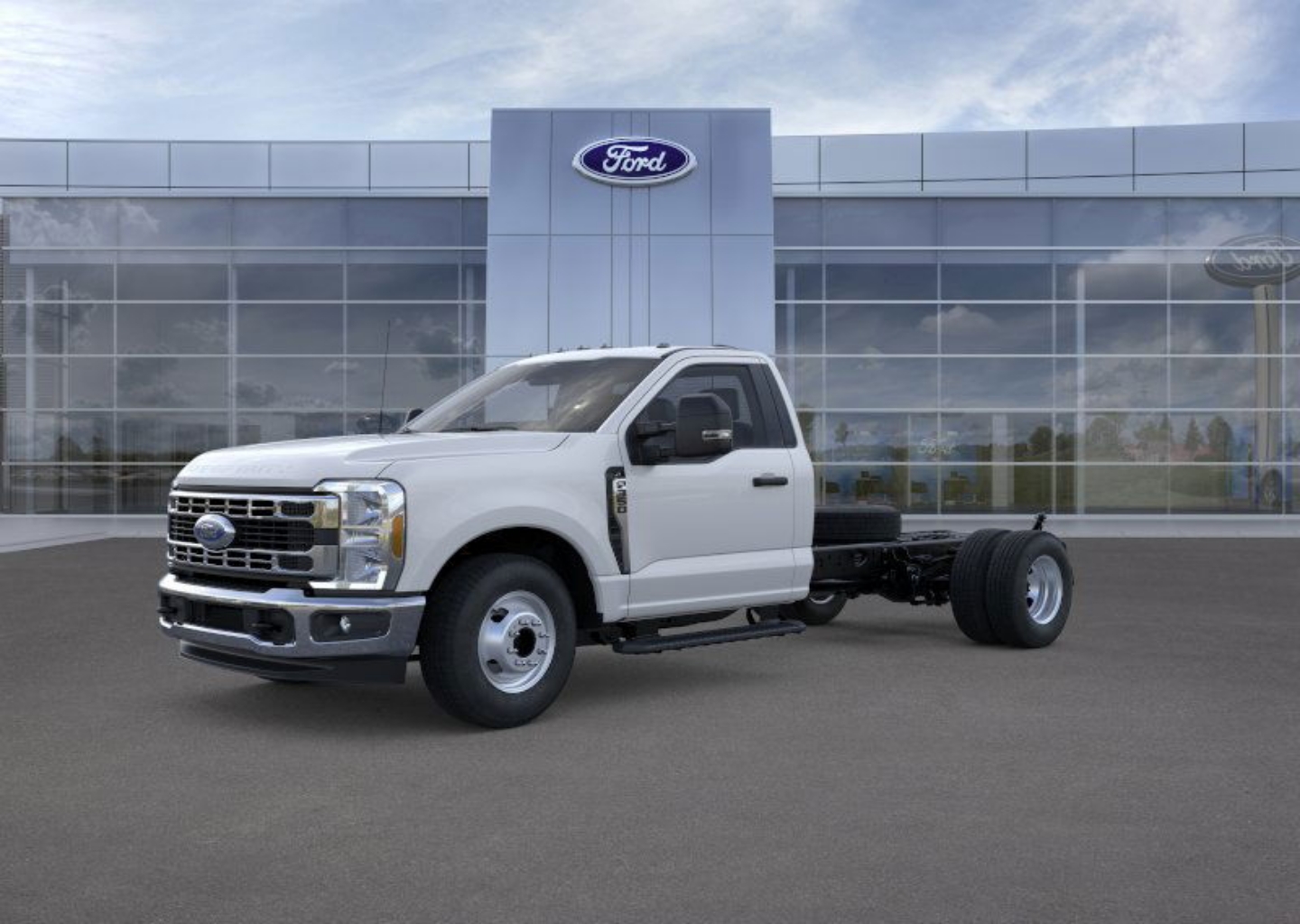 2026 Ford F-350 Super Duty Chassis Cab XL