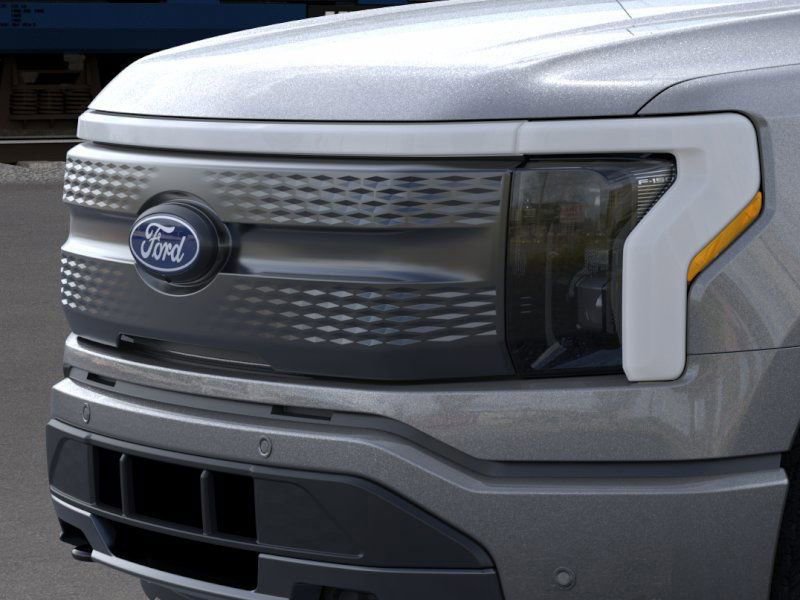 2025 Ford F-150 Lightning photo 14