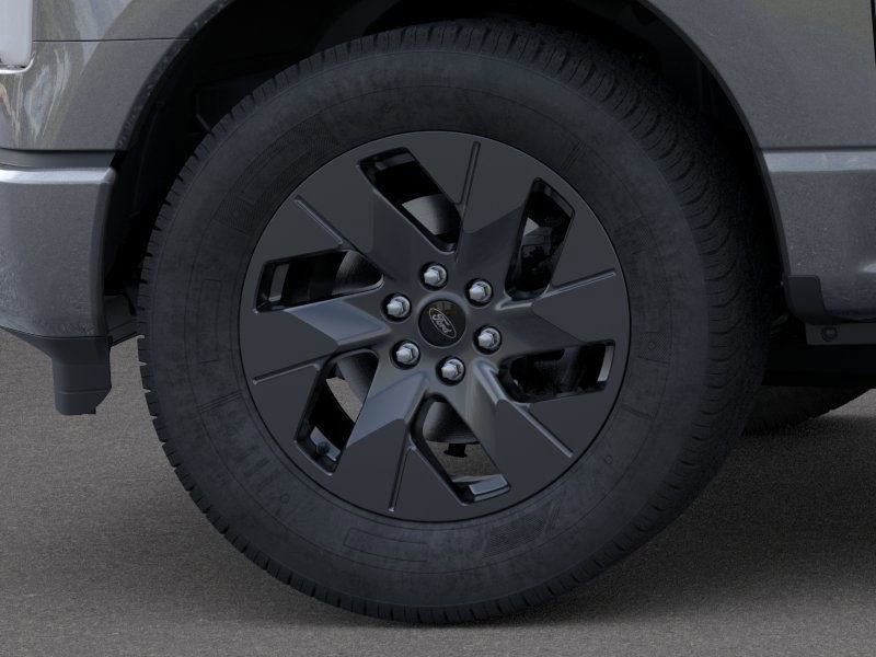 2025 Ford F-150 Lightning photo 16
