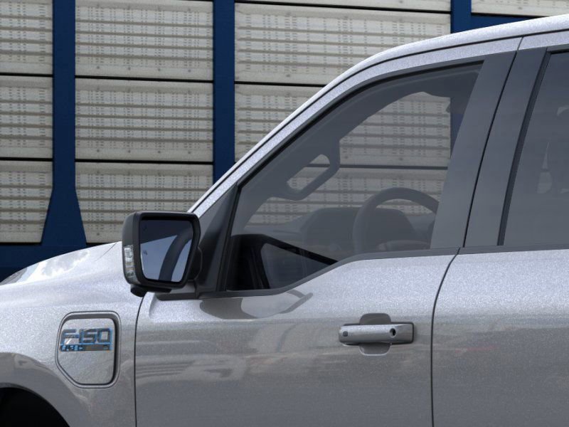 2025 Ford F-150 Lightning photo 17