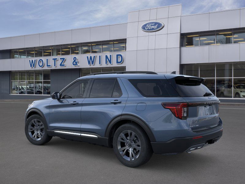 2025 Ford Explorer photo 2