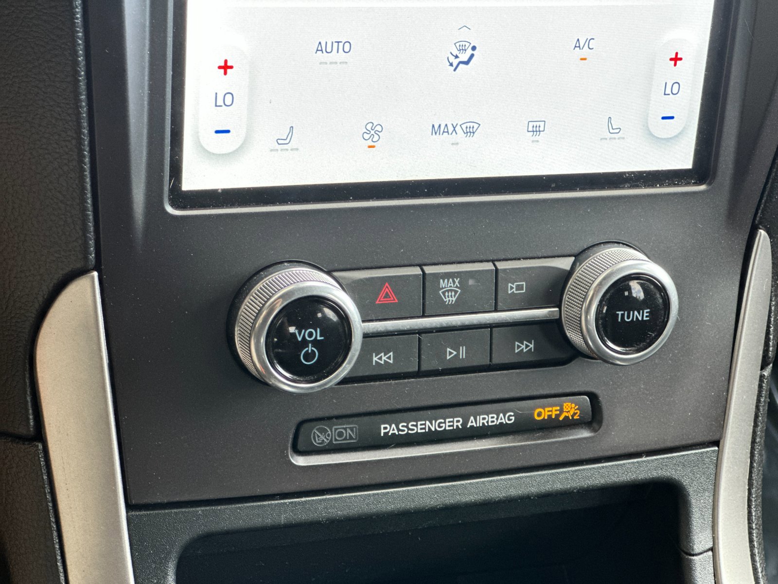 2021 Ford Edge ST-Line photo 17