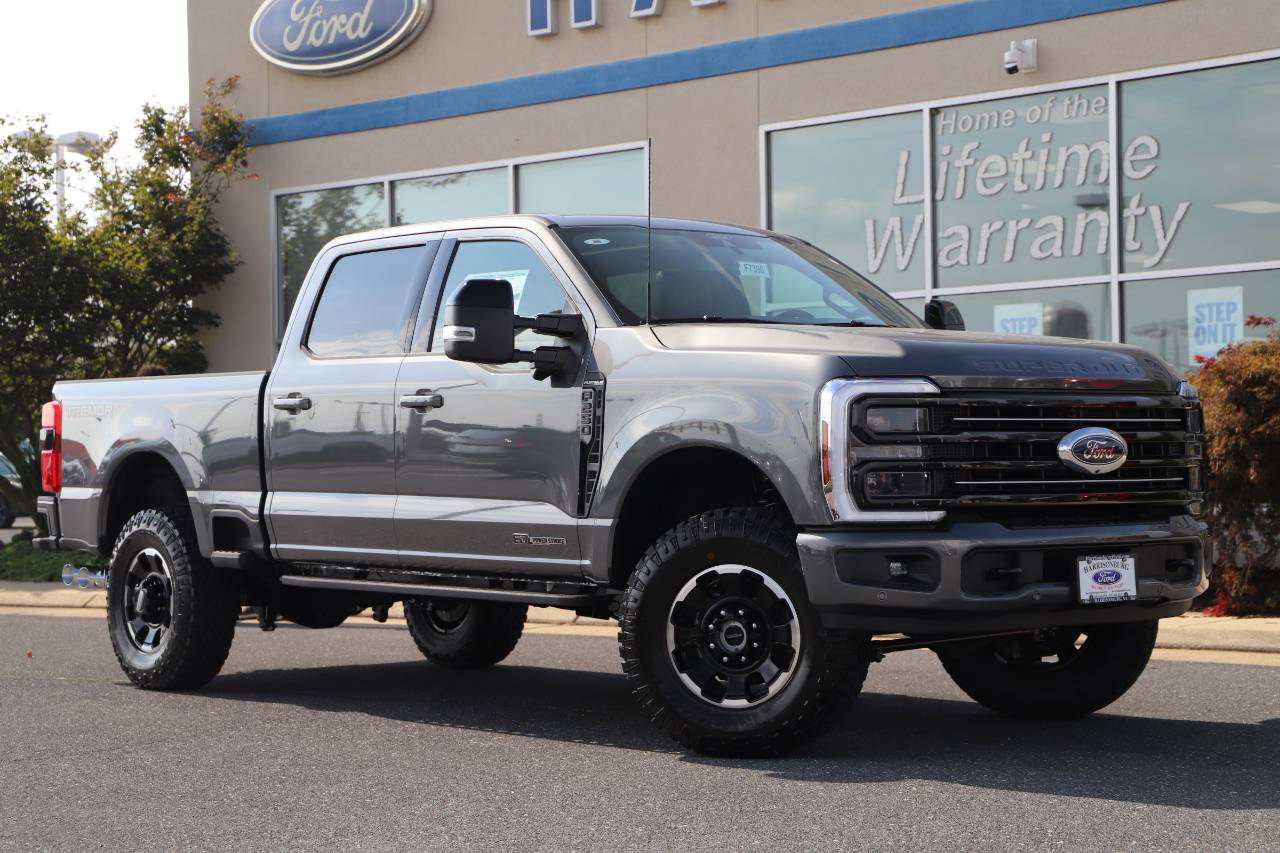 2026 Ford F-250 Super Duty Platinum's photo