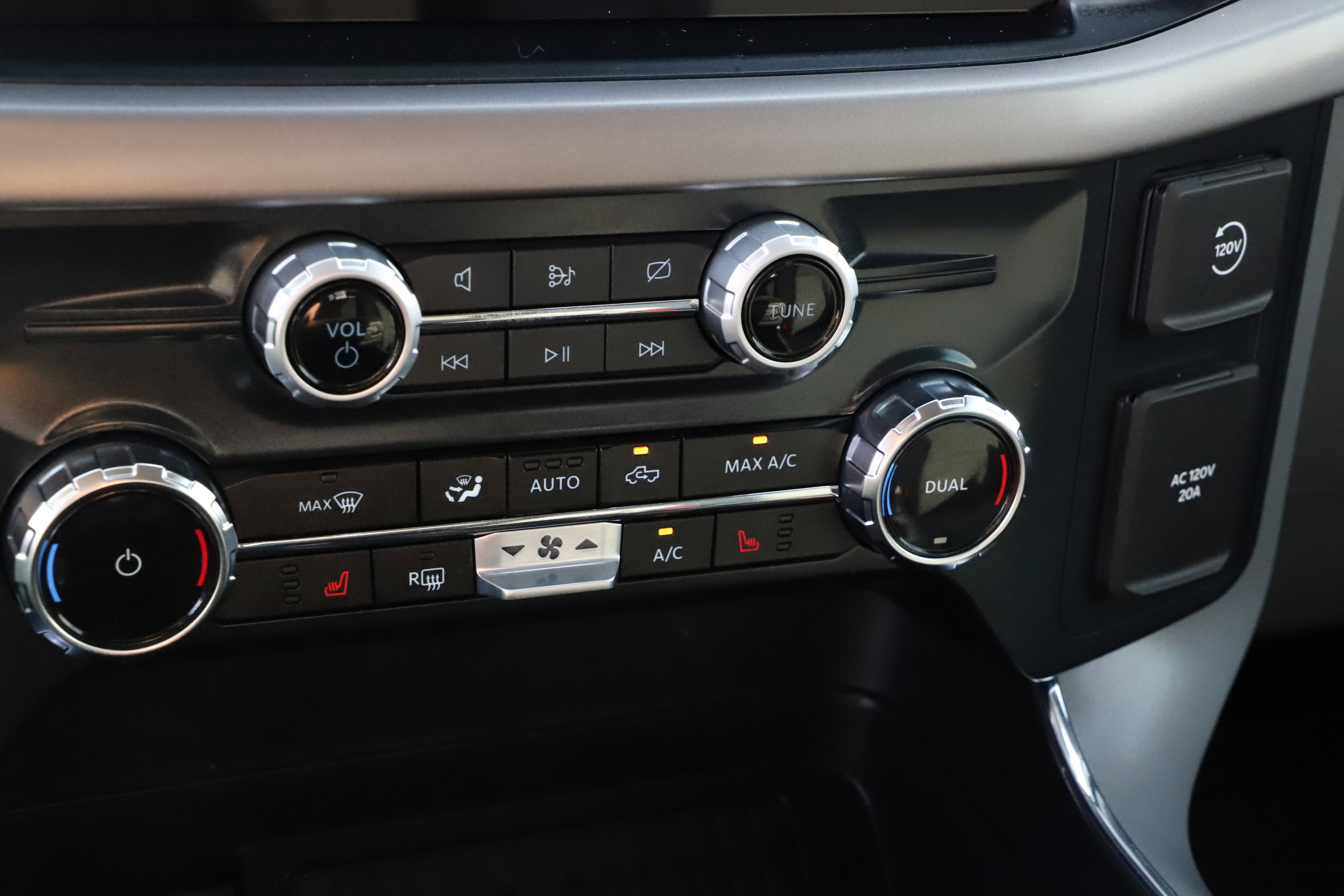 2024 Ford F-150 XLT photo 32