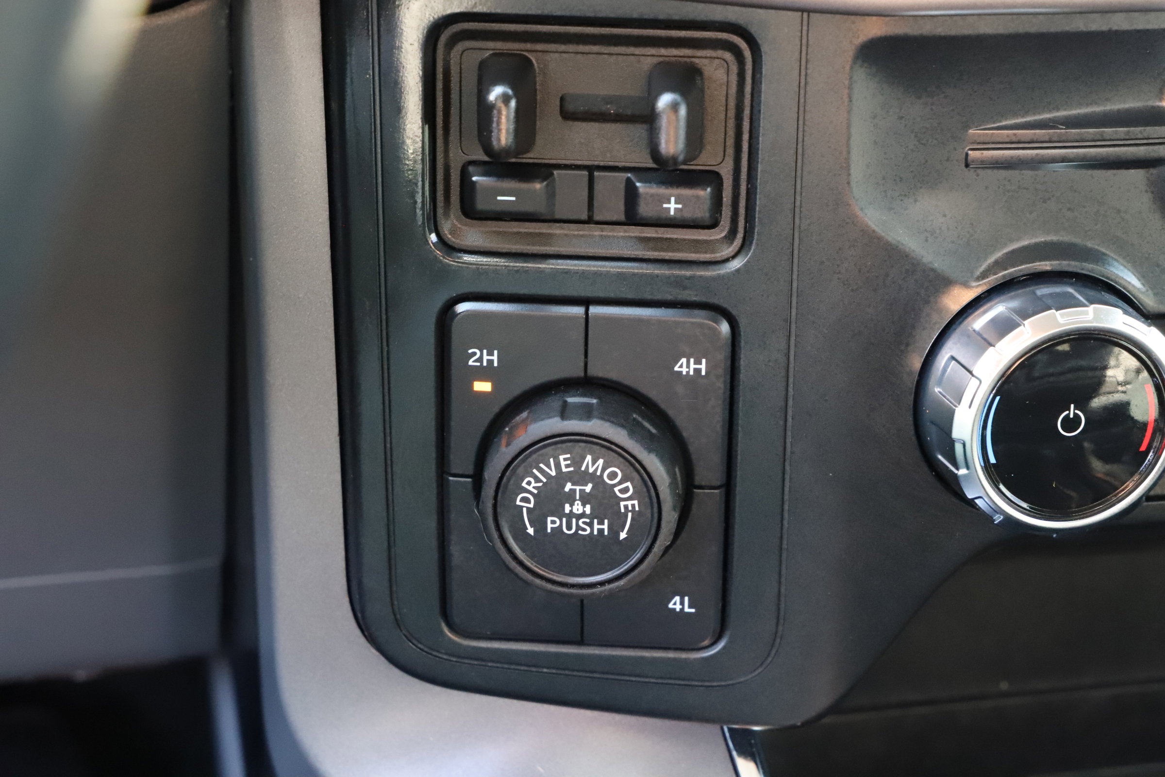 2024 Ford F-150 XLT photo 33