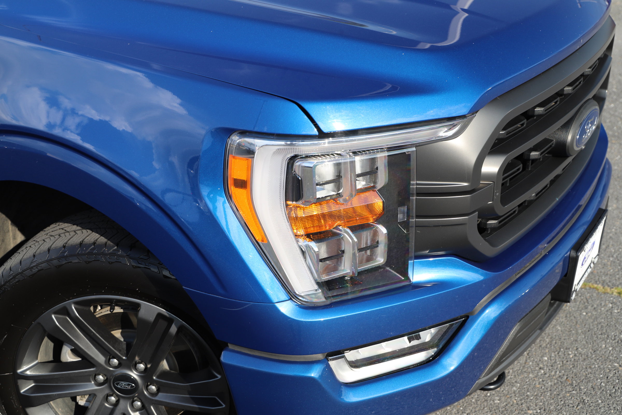 2023 Ford F-150 XLT photo 2