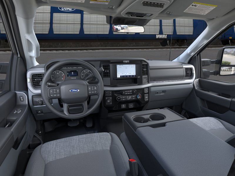2026 Ford F-350 XLT photo 9