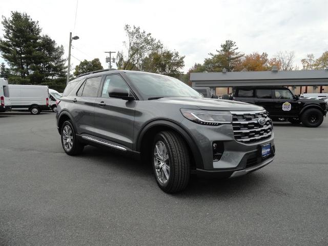 2025 Ford Explorer photo 3