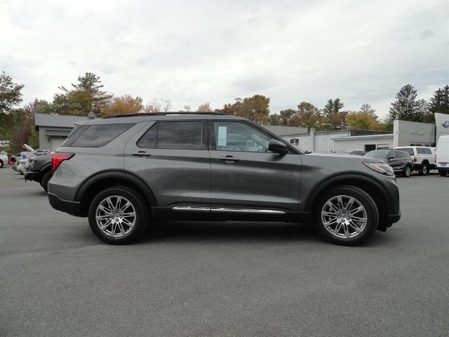 2025 Ford Explorer photo 4